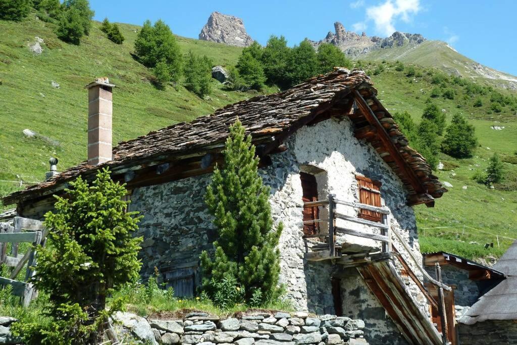Appartement "Le Ver Luisant" A Saint-Martin, Val D'Herens, Valais Bagian luar foto