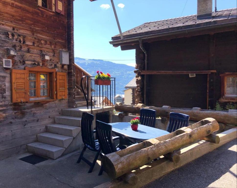Appartement "Le Ver Luisant" A Saint-Martin, Val D'Herens, Valais Bagian luar foto